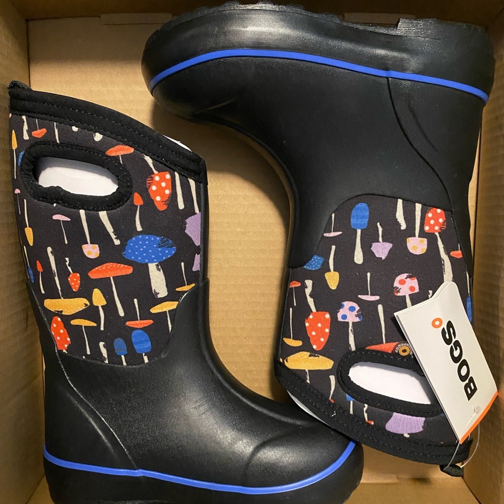 BOGS kids Gender Neutral NWT in Box Mushroom Boots